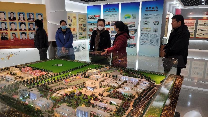颜校长到校史馆检查指导工作